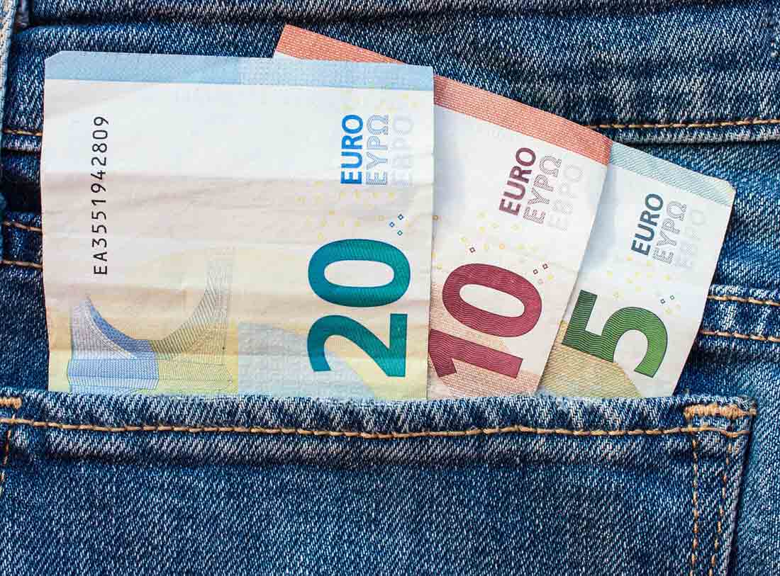 Bargeld in Hosentasche. Bild: pixabay