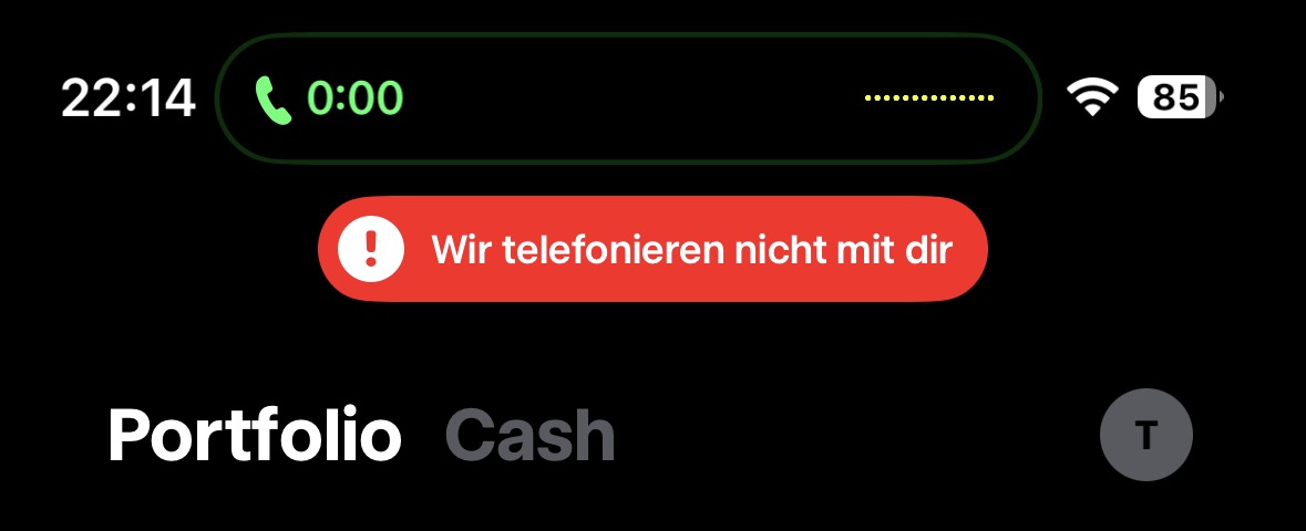 Trade-Republic-App zeigt während eines aktiven Anrufs den roten Warnhinweis: Wir telefonieren nicht mit dir