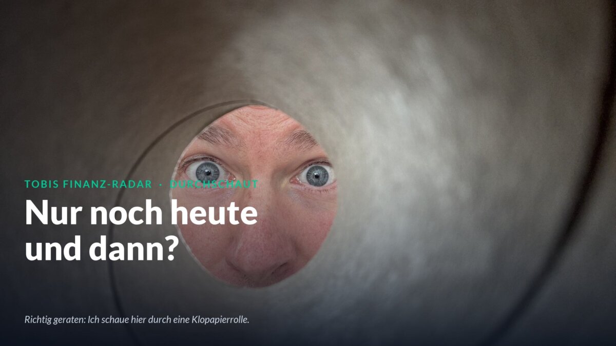 Tobi blickt durch eine Klopapierrolle, Schriftzug Nur noch heute und dann