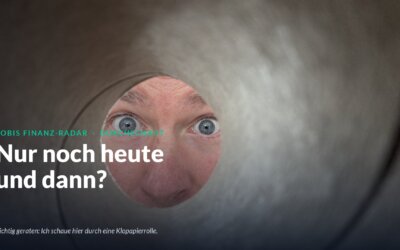 Tobi blickt durch eine Klopapierrolle, Schriftzug Nur noch heute und dann